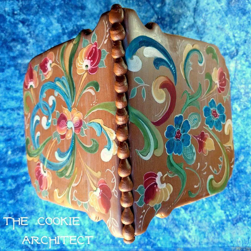 Rosemaling Roof | The Cookie Architect
